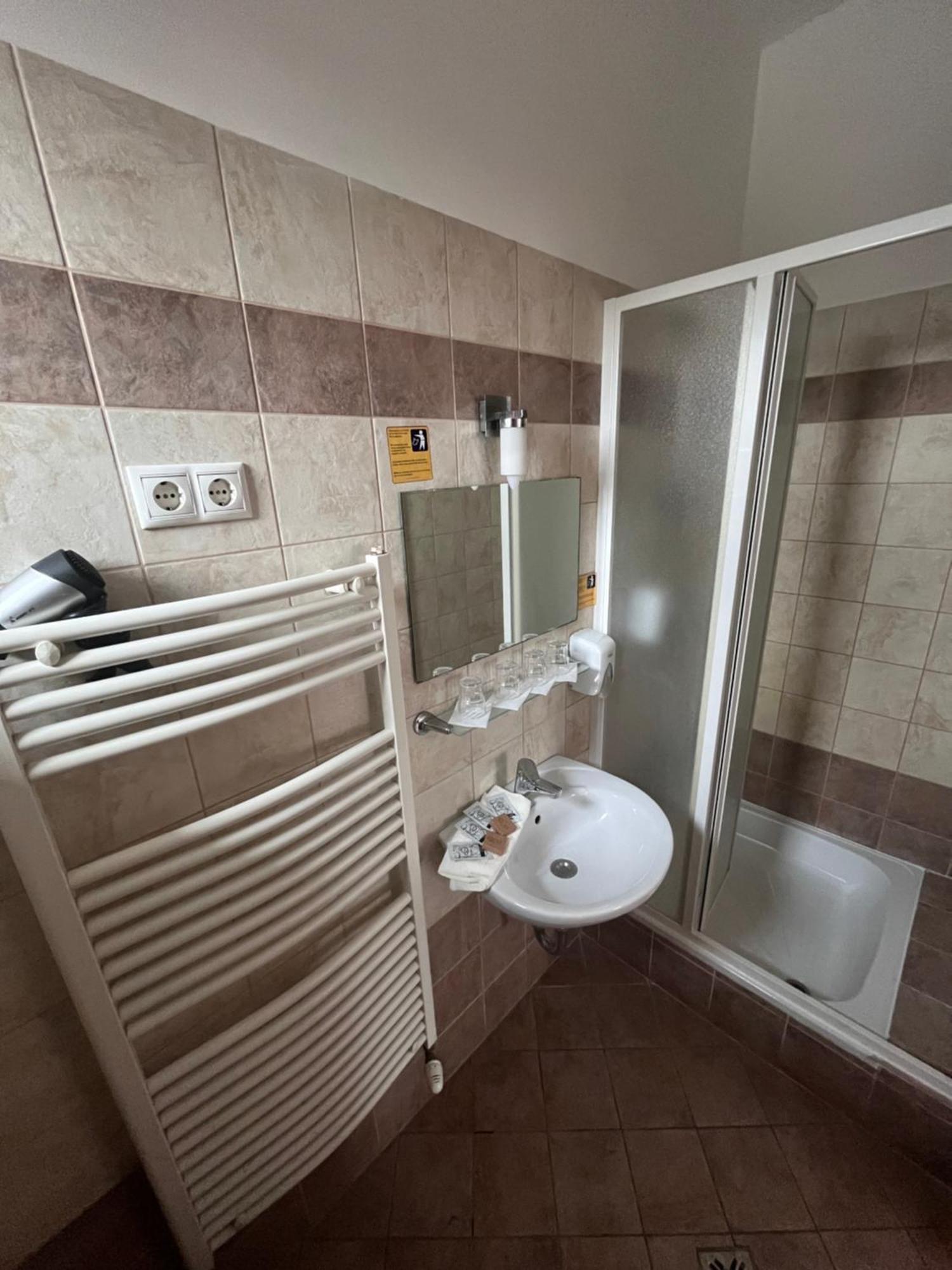 בודפשט Hotel Rose City מראה חיצוני תמונה